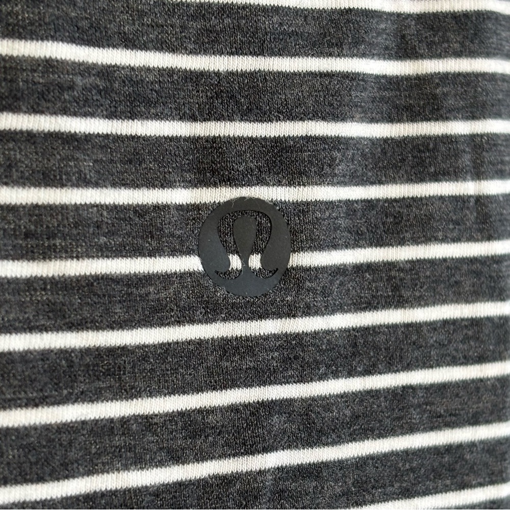 • [Lululemon] Striped V-Neck • - Picture 8 of 8